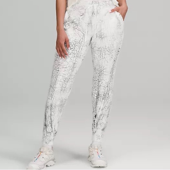 NWT Lululemon Warm Down High-Rise Jogger - Picture 2 of 6